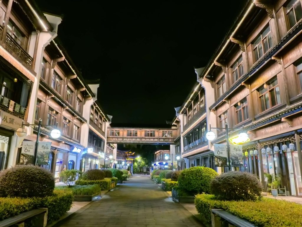 Insta360 GO UItra開箱以及評測｜體積極小的運動相機，重新定義口袋相機｜2025你不可以錯過的Vlog相機