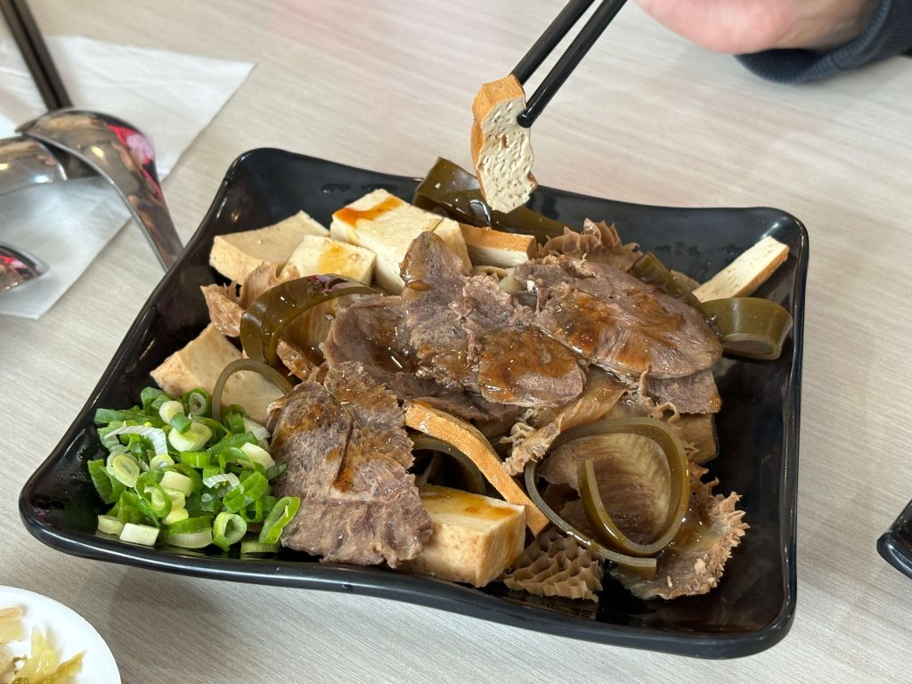 新竹美食｜牛太鉉牛肉麵館，竹東牛肉麵，竹東美食，浪漫台三線美食｜2025菜單