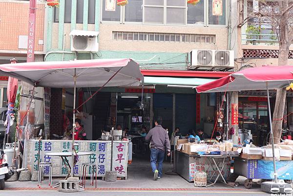 鹿港蚵ㄚ煎店面正門.jpg